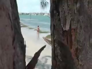 Two hasrat bikini pantai babes peeped on and gets pounded