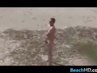 Espionagem em hooters pessoas em o praia