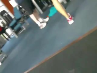 Vilain perv copain en la gym