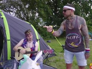 Festival jenter shagged i den camp side indisk hovne opp milf beguiling jente 3way