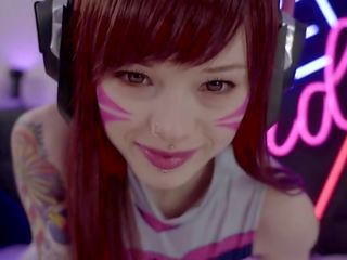 D va overwatch geniet een groot snavel in de bips