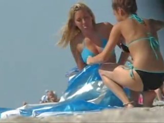 Vô tư phim tại bãi biển - đẹp bộ bikini ass