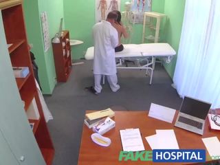 Fakehospital шик очарователен пациент seeks и съблазнява лекари член