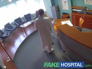 Fakehospital גברת מבאס פִּיר ל להציל ב רפואי bills