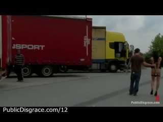 Apribojimas sumuštas seductress plikas neapsaugotas į truckers į as bussing