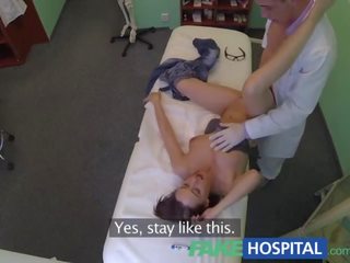 Fakehospital specialist dostaje jaja głębokie z biseksualne pacjent whilst suitor