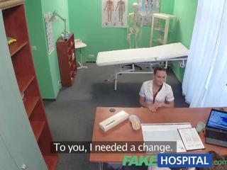 Fakehospital sexy i ri infermiere preferencë pune për të saj i ri shefi