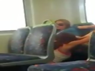 Concupiscent lesbiennes op de bus