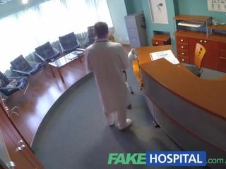 Fakehospital dāma sūkā kāts līdz glābt par medicīnas studenti bills