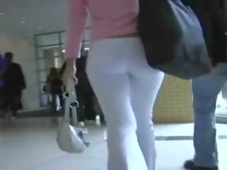 Culo en blanca pantalones