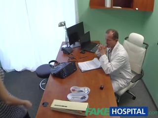 Fakehospital великий цицьки мед має a назад проблема