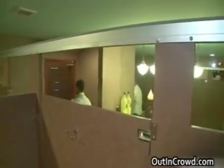 ผู้ชาย ร่วมเพศ และ การดูด ใน a ห้องน้ำ 17 โดย outincrowd